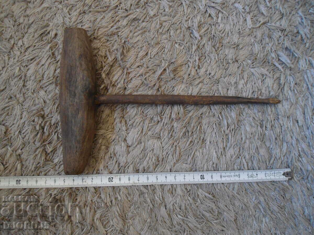 Licitație Unelte vechi, așchii Licitație Unelte vechi, așchii