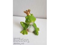 Porcelain frog