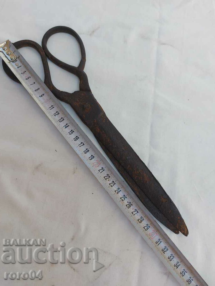 LARGE ABADJIAN SCISSORS with price 24.30 BGN | € 12.42 LARGE ABADJIAN SCISSORS with price 24.30 BGN | € 12.42