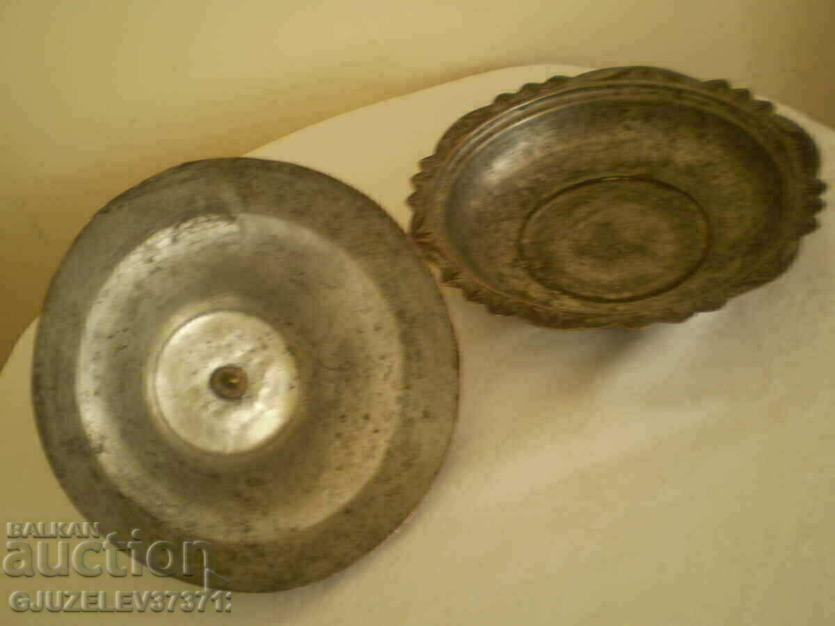 Delivery of 19th century handmade hand forged copper bowl with lid Delivery of 19th century handmade hand forged copper bowl with lid