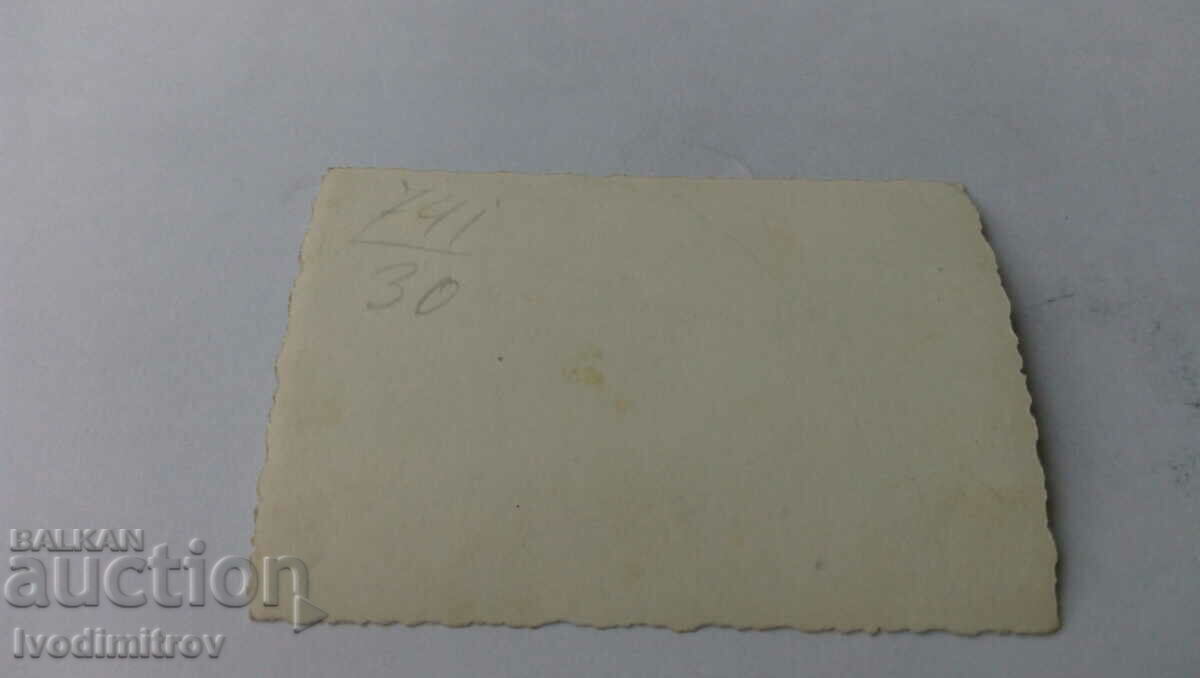 Φωτογραφία Γυναίκα και αγόρι στην προβλήτα με τιμή 1.45 BGN | € 0.74 Φωτογραφία Γυναίκα και αγόρι στην προβλήτα με τιμή 1.45 BGN | € 0.74