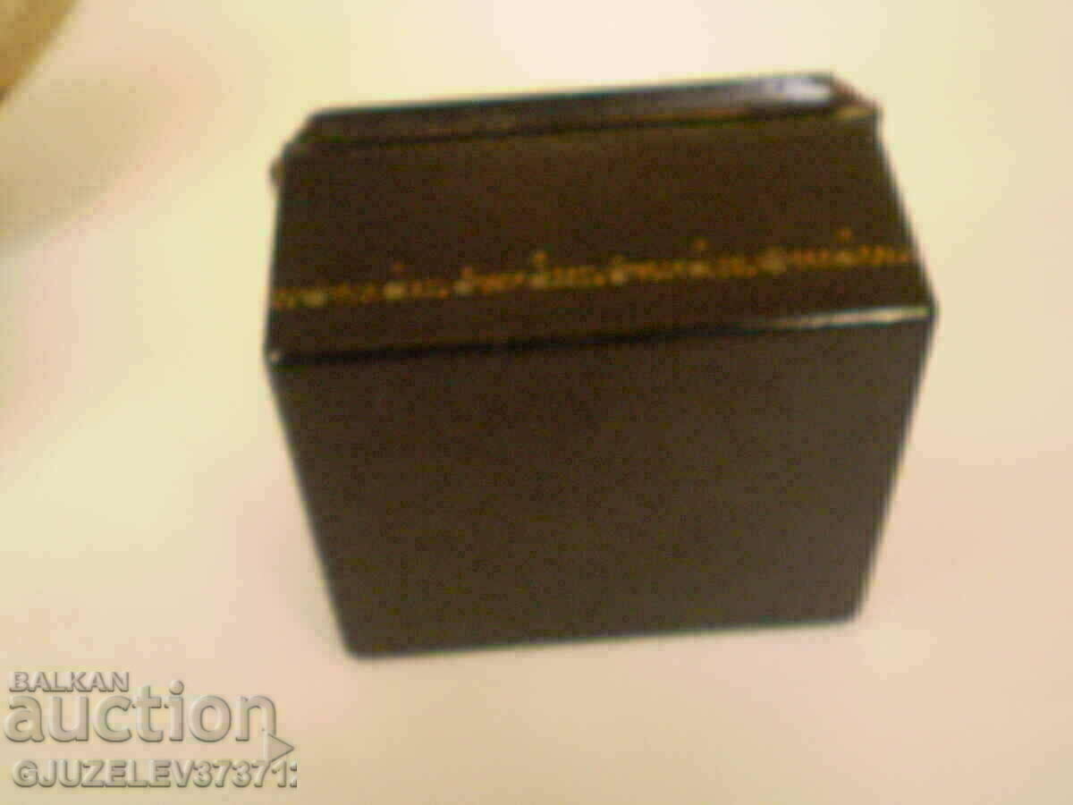 Licitație Cutie veche rusească semnată Morozov