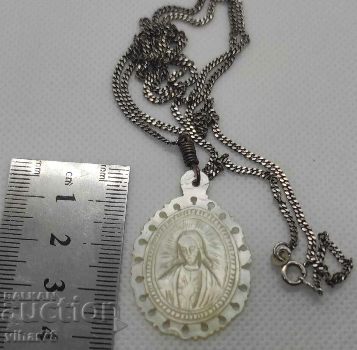 Mother-of-pearl plate with silver chain with price 129.99 BGN | € 66.46 Mother-of-pearl plate with silver chain with price 129.99 BGN | € 66.46