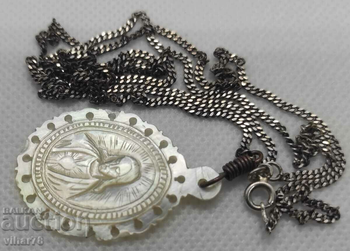 Auction Mother-of-pearl plate with silver chain Auction Mother-of-pearl plate with silver chain