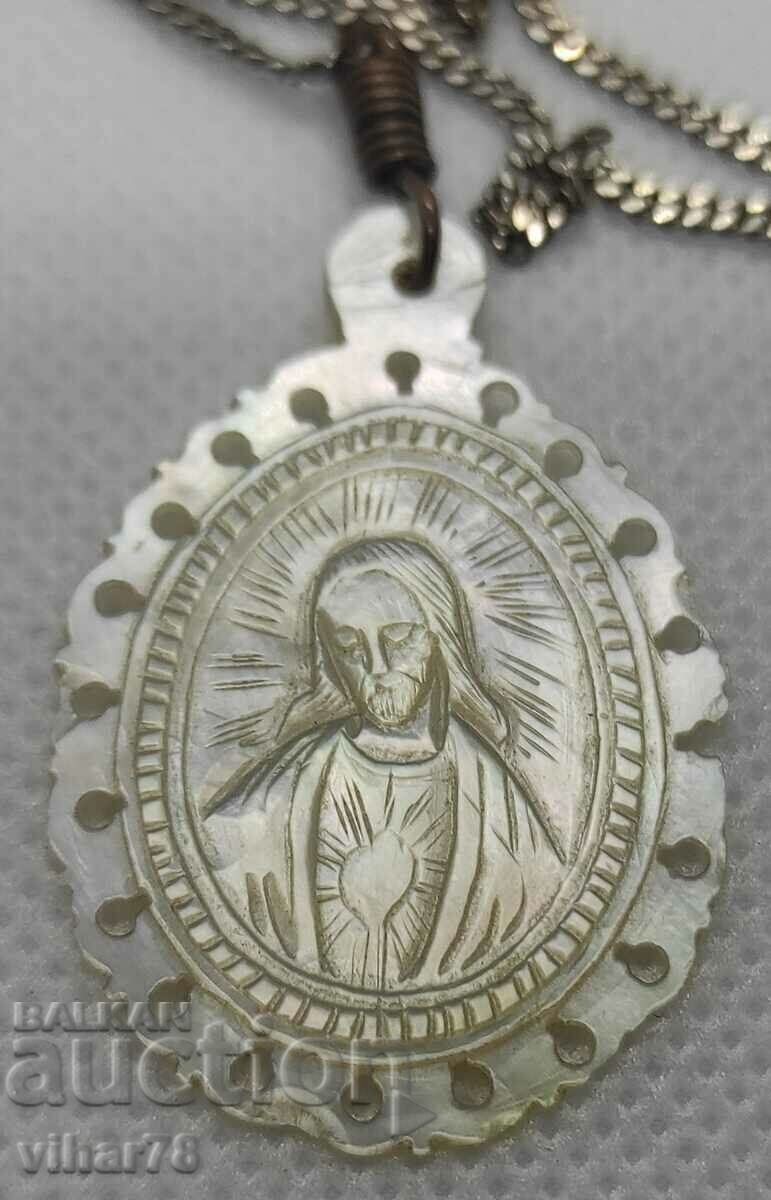 Delivery of Mother-of-pearl plate with silver chain Delivery of Mother-of-pearl plate with silver chain