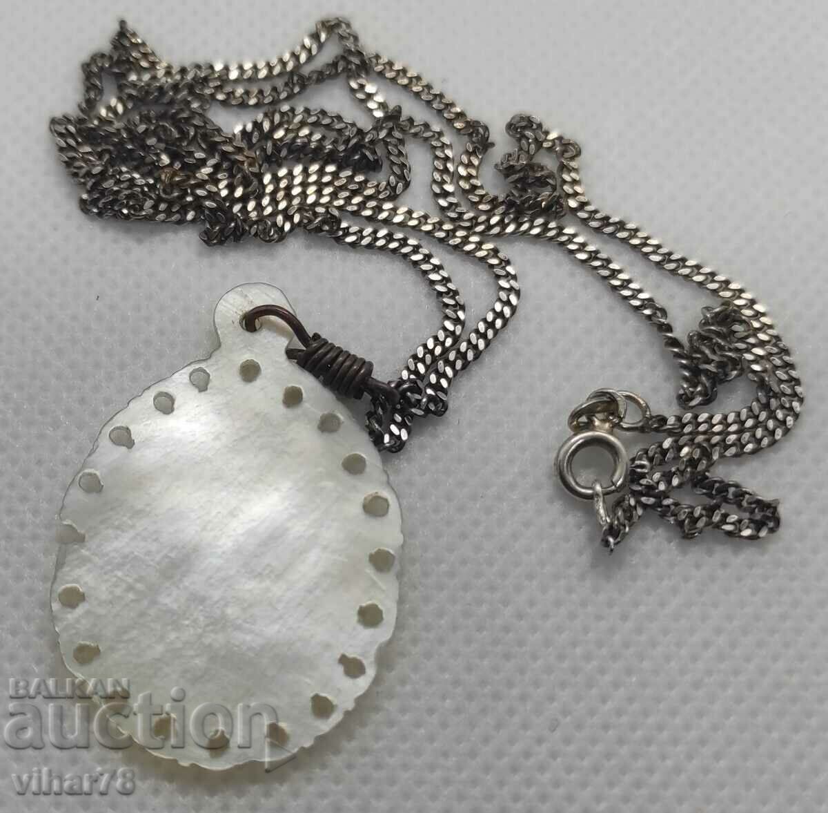Mother-of-pearl plate with silver chain - 5 Mother-of-pearl plate with silver chain - 5