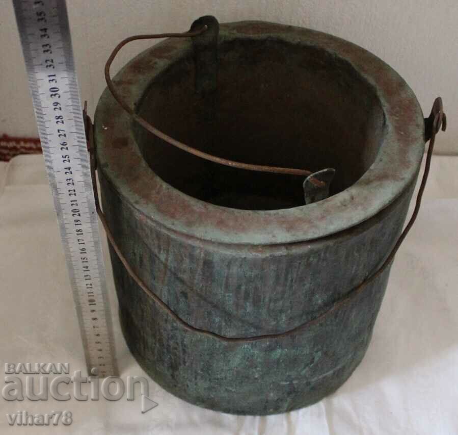 Auction An old copper court Auction An old copper court