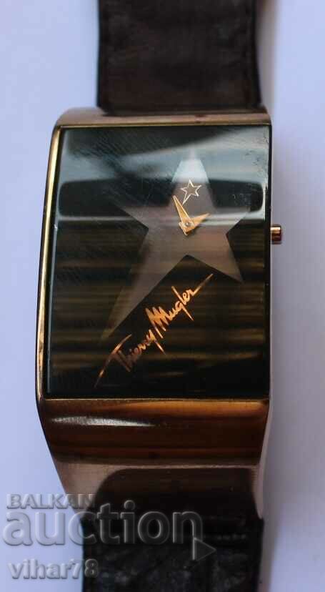 Delivery of LADY QUARTZ CLOCK Delivery of LADY QUARTZ CLOCK