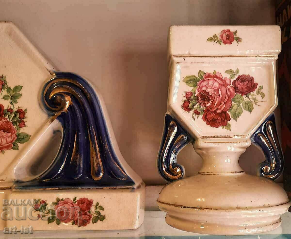 Delivery of Authentic porcelain mantel clock with two vases Delivery of Authentic porcelain mantel clock with two vases