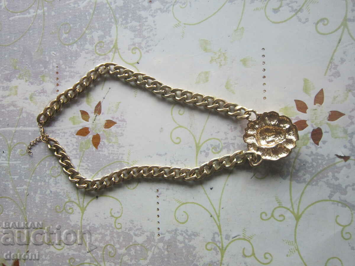Delivery of Gold-plated bronze chain chain with a lion Delivery of Gold-plated bronze chain chain with a lion
