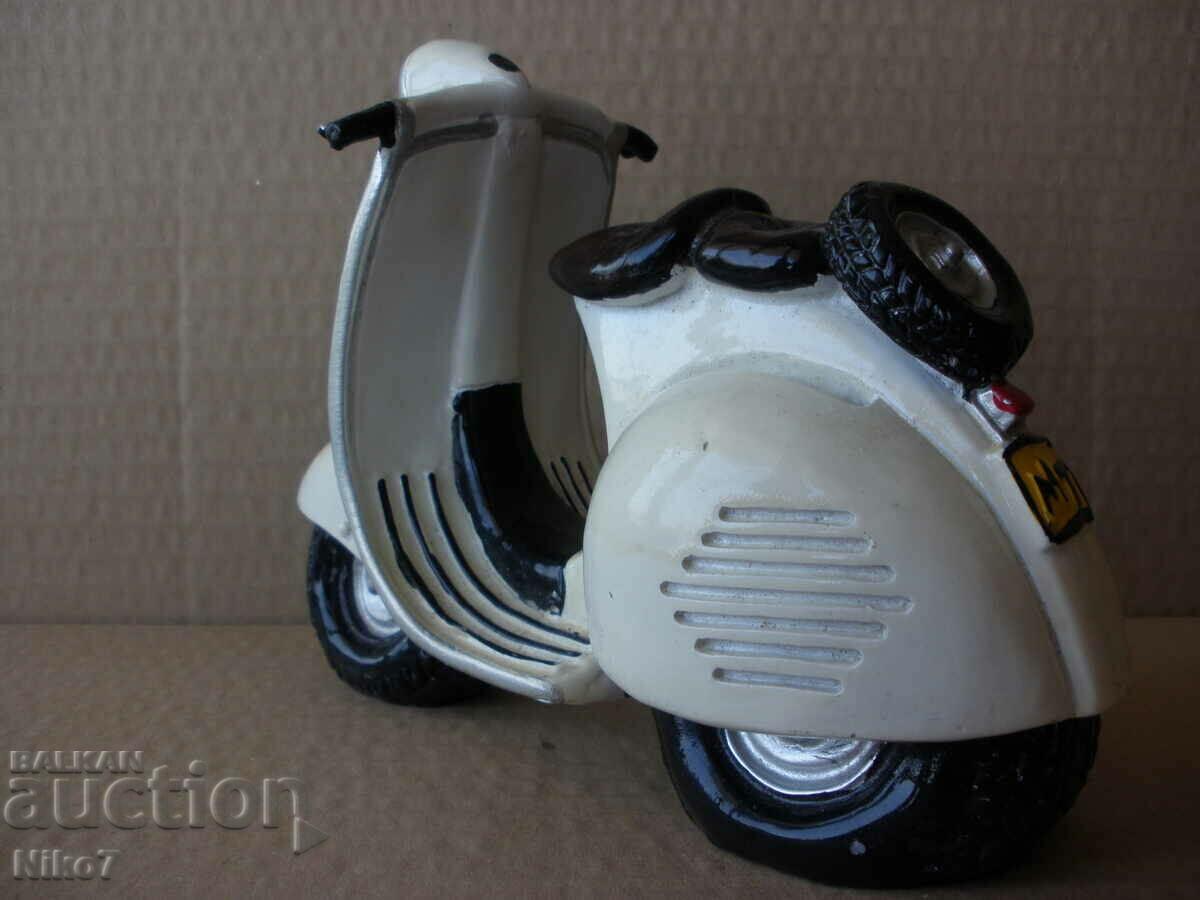 Vespa moped - scale model. with price 19.99 BGN | € 10.22