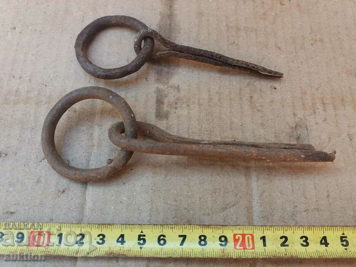 Auction  SET OF FORGED RINGS, GATE LOCKS - CRANE