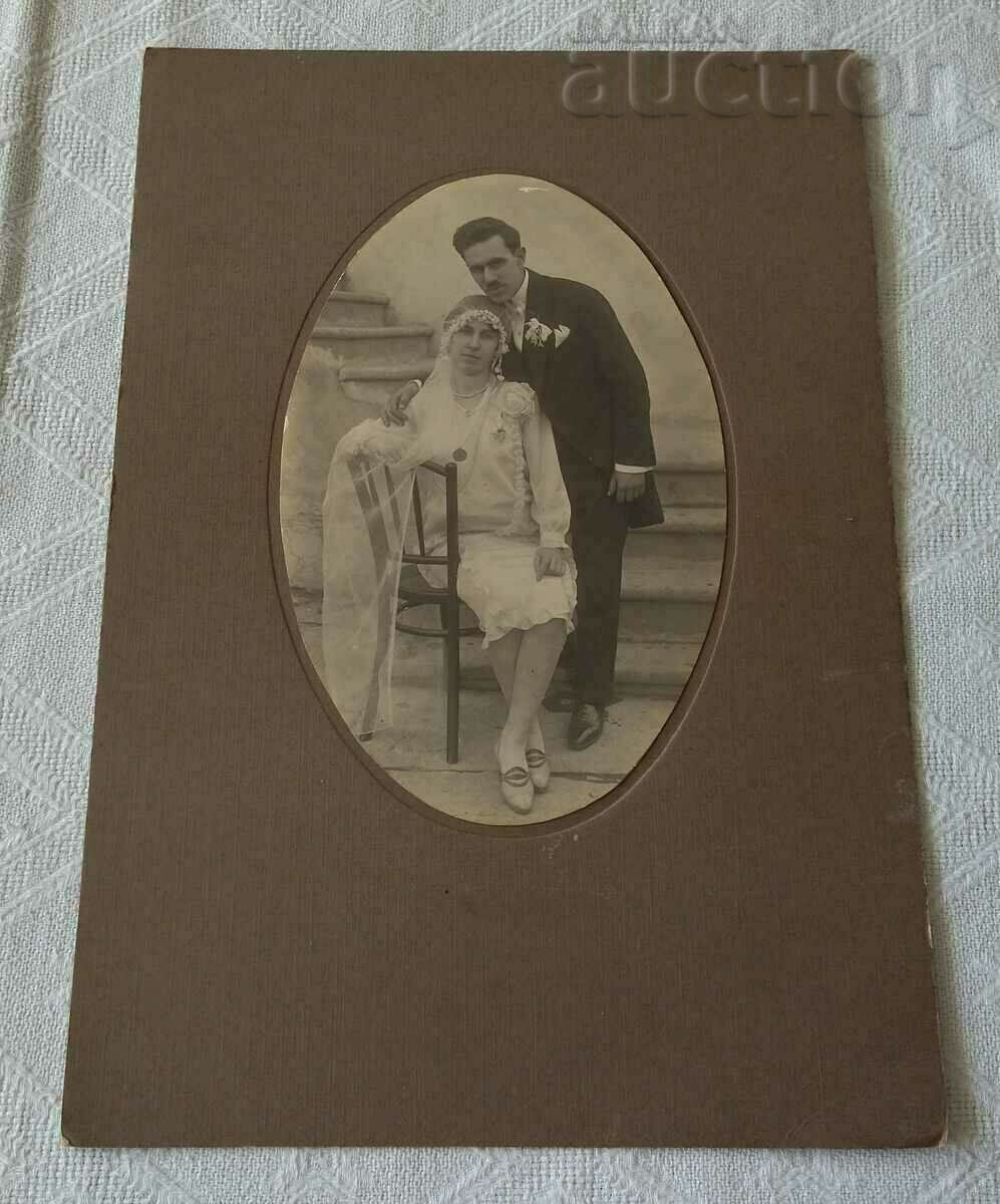 NEWLYWEDS FAMILY 193 .. PHOTO CARDBOARD with price 5.00 BGN | € 2.56 NEWLYWEDS FAMILY 193 .. PHOTO CARDBOARD with price 5.00 BGN | € 2.56