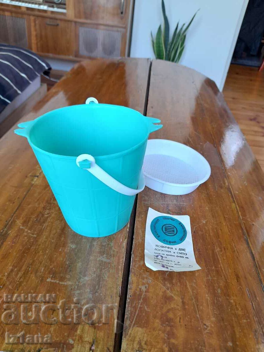 Auction Old children's bucket, bucket Auction Old children's bucket, bucket
