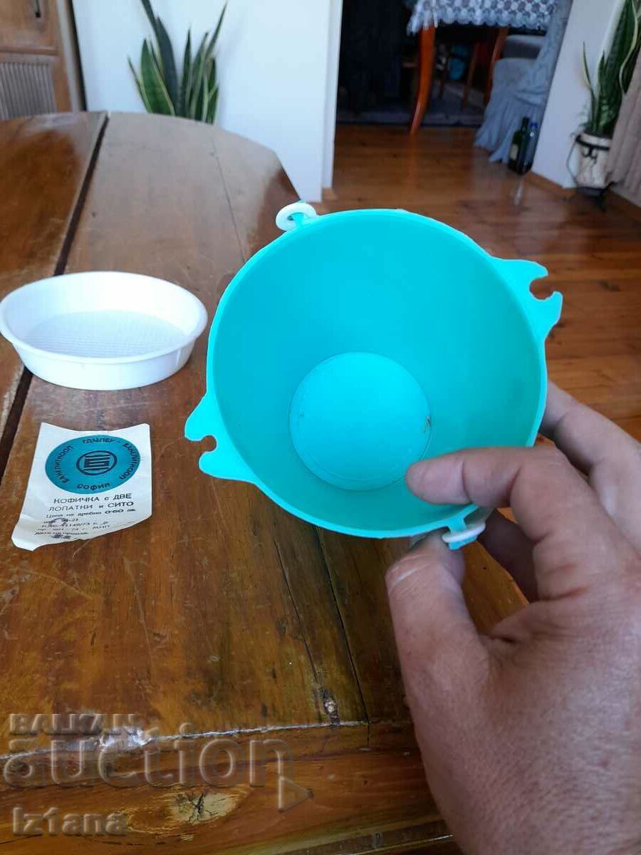 Delivery of Old children's bucket, bucket Delivery of Old children's bucket, bucket