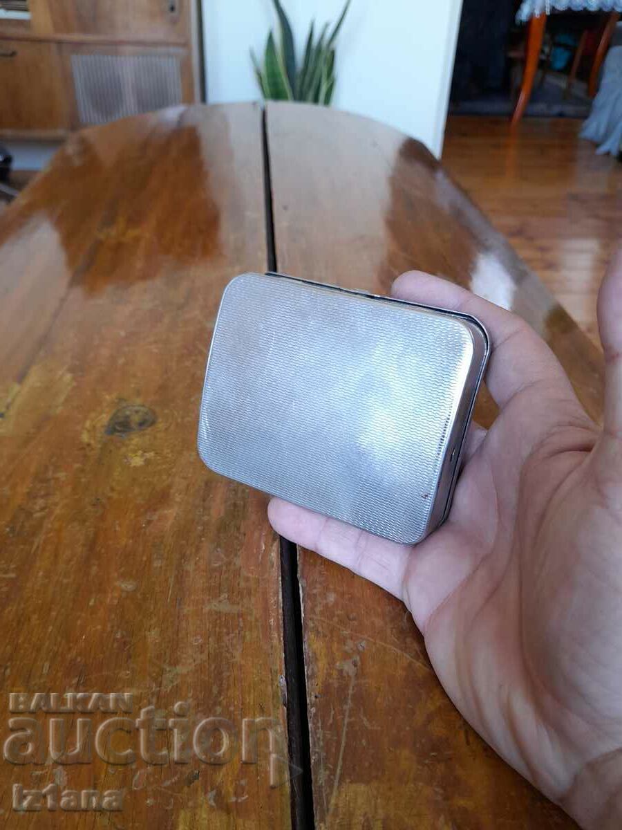 Auction  Old cigarette case, Dora cigarette machine