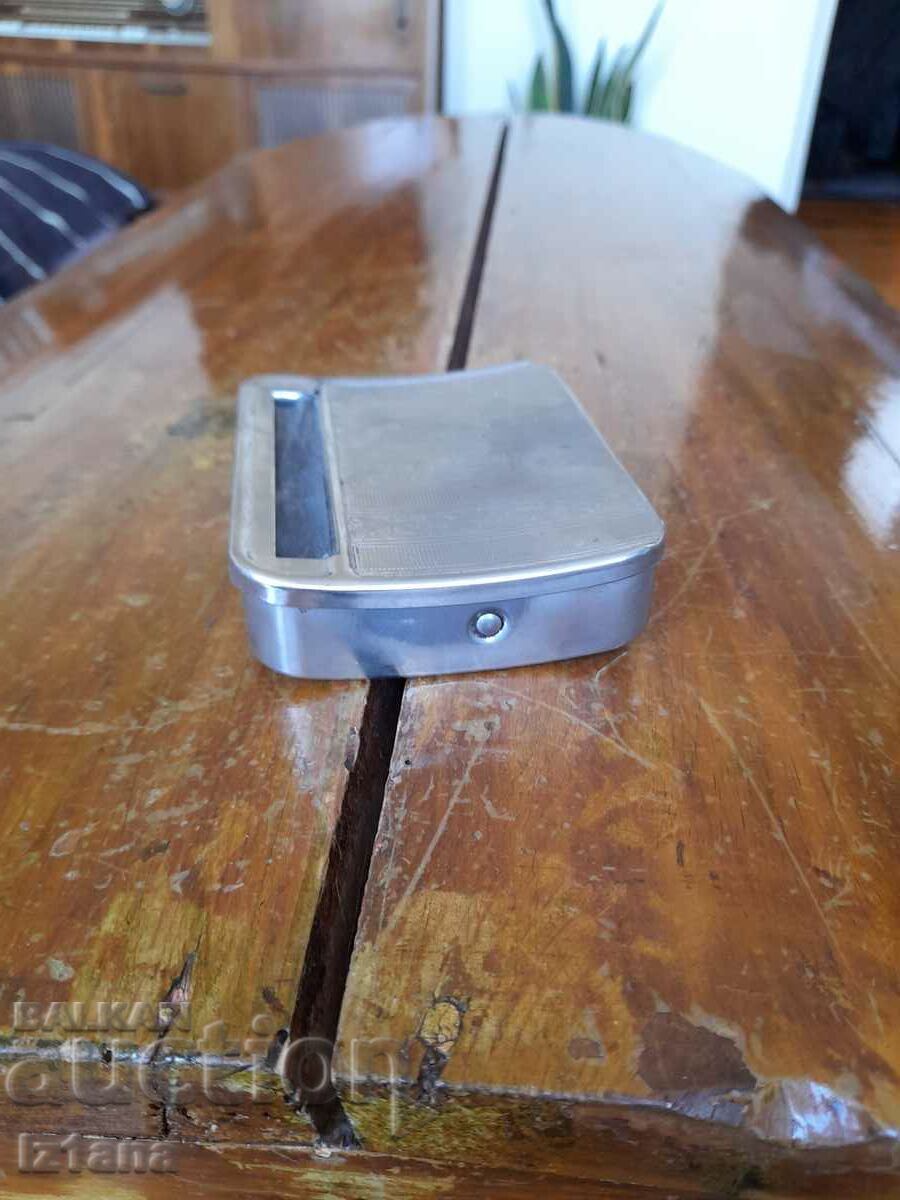 Delivery of Old cigarette case, Dora cigarette machine