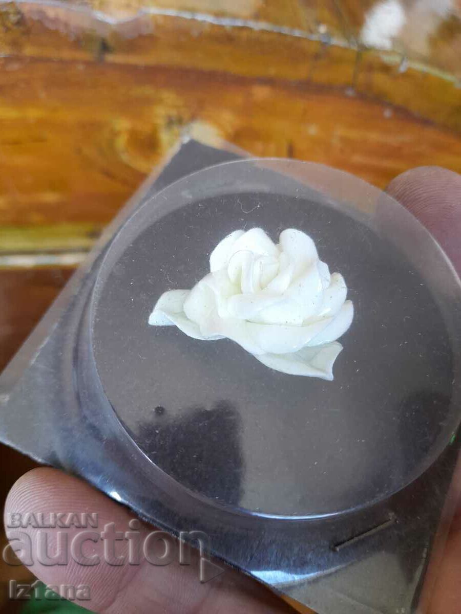 Old brooch with price 22.00 BGN | € 11.25 Old brooch with price 22.00 BGN | € 11.25