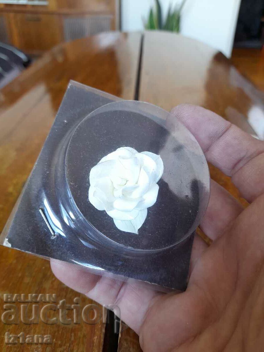 Delivery of Old brooch Delivery of Old brooch