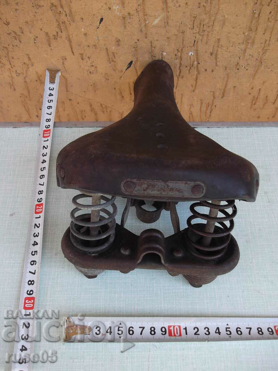 Auction Seat "Lovech" leather with double springs old from the soc Auction Seat "Lovech" leather with double springs old from the soc