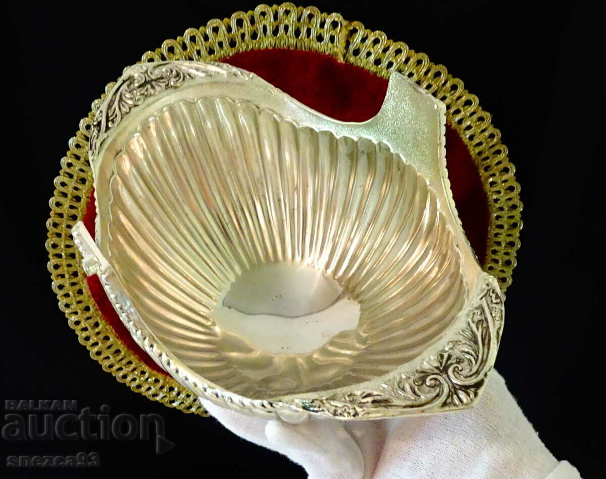 Silver-plated fruit bowl, gondola 540 gr. with price 12.00 BGN | € 6.14