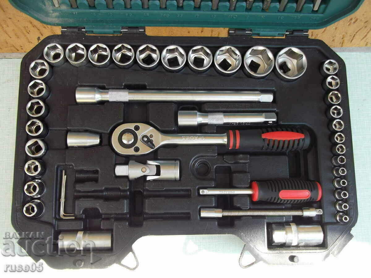 Delivery of Set "TROY" professional ratchet with inserts 1/2 "and 1/4" Delivery of Set "TROY" professional ratchet with inserts 1/2 "and 1/4"