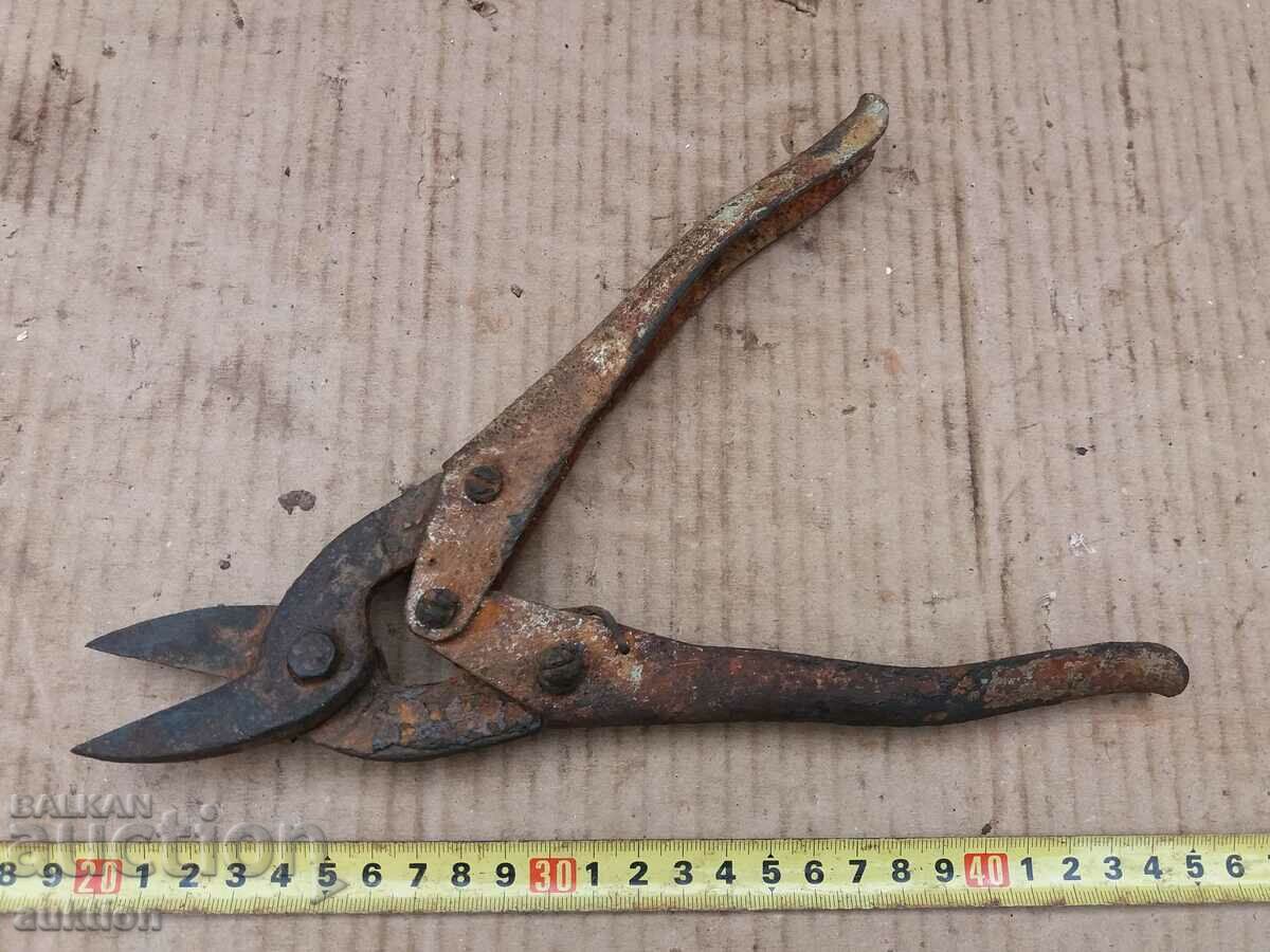 OLD HARNESS FOR LAMARINE CUTTING with price 3.99 BGN | € 2.04 OLD HARNESS FOR LAMARINE CUTTING with price 3.99 BGN | € 2.04