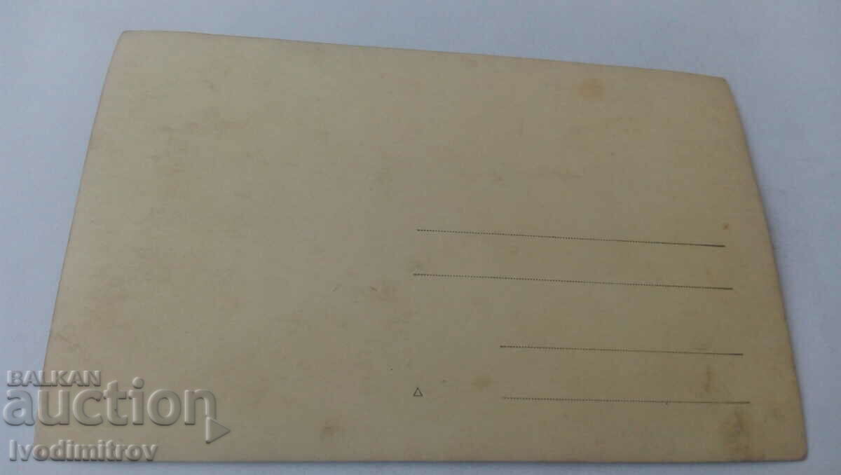 Φωτογραφία Νέοι άνδρες και γυναίκες σε ένα ρετρό αυτοκίνητο με ταξινόμηση № K - 15 με τιμή 2.65 BGN | € 1.35 Φωτογραφία Νέοι άνδρες και γυναίκες σε ένα ρετρό αυτοκίνητο με ταξινόμηση № K - 15 με τιμή 2.65 BGN | € 1.35