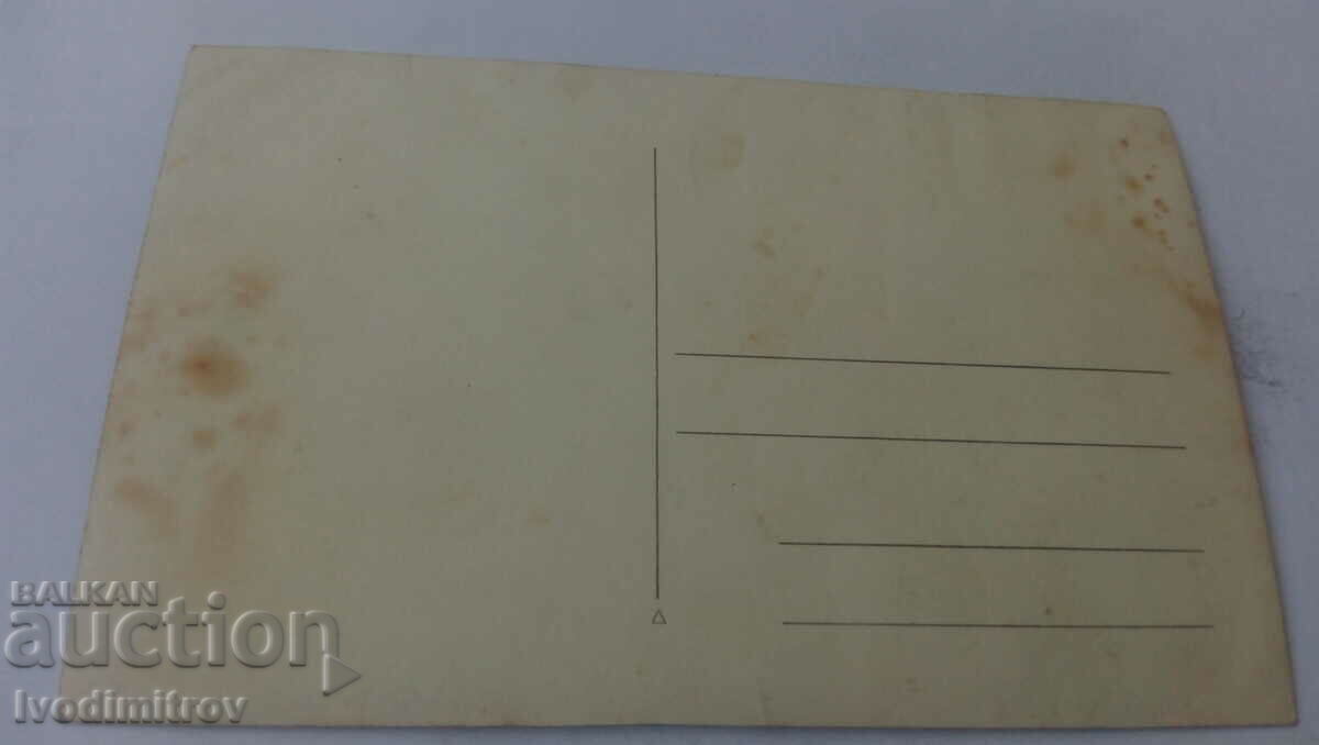 Φωτογραφία Άνδρες γυναίκες και παιδιά με καρπούζια σε ένα πικνίκ με τιμή 2.45 BGN | € 1.25 Φωτογραφία Άνδρες γυναίκες και παιδιά με καρπούζια σε ένα πικνίκ με τιμή 2.45 BGN | € 1.25