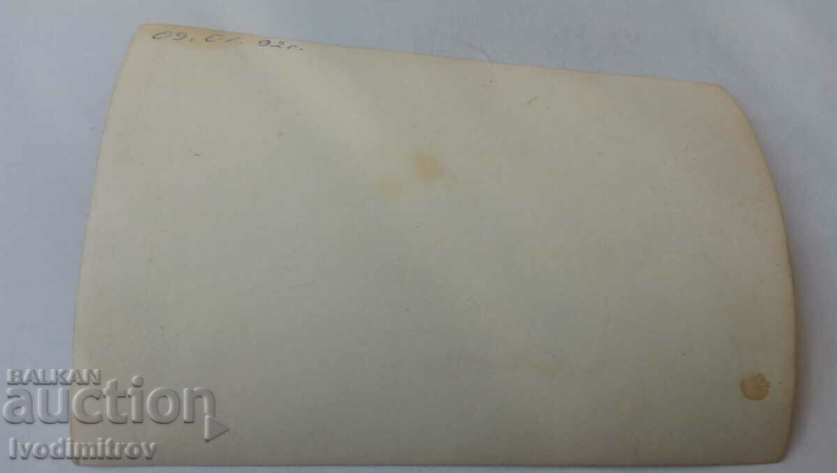 Φωτογραφία Στρατιώτης μπροστά από ένα φορτηγό ZIL - Dzhugan 1992 με τιμή 1.35 BGN | € 0.69 Φωτογραφία Στρατιώτης μπροστά από ένα φορτηγό ZIL - Dzhugan 1992 με τιμή 1.35 BGN | € 0.69