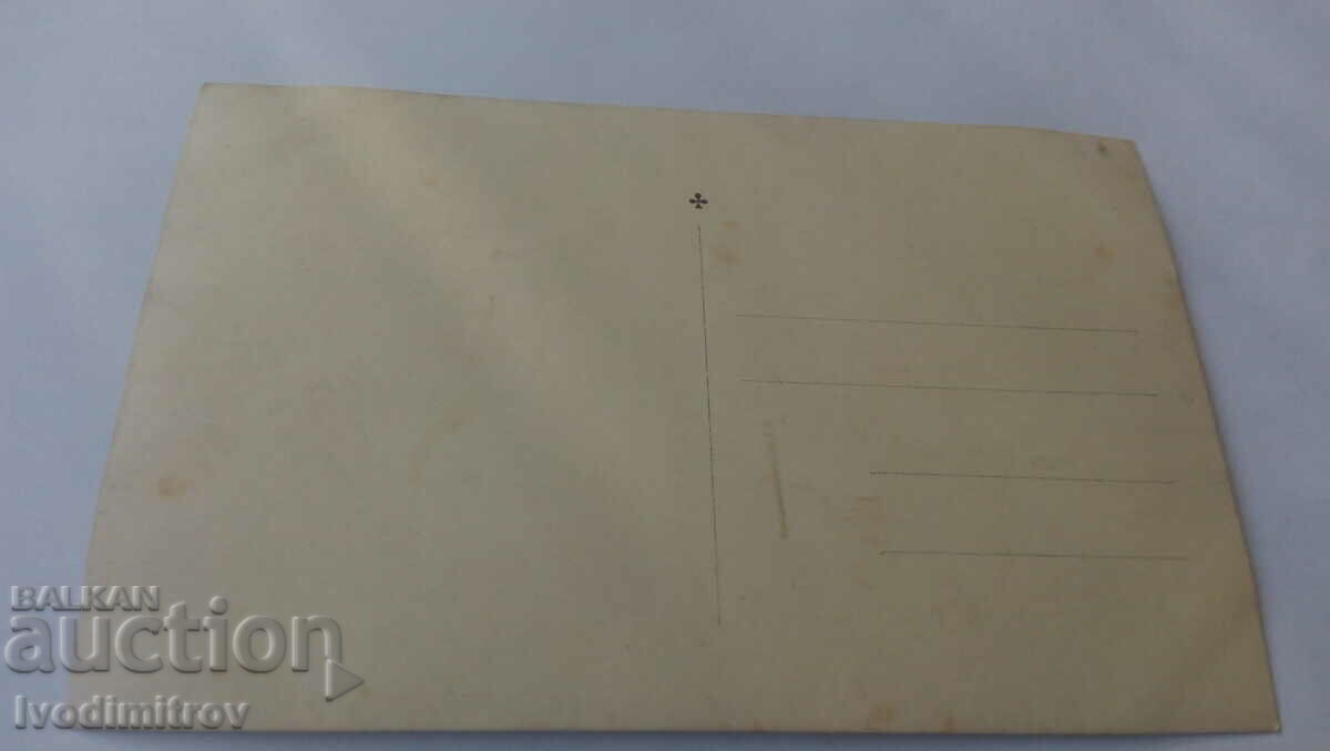 Υπεύθυνος φωτογραφίας και δύο άνδρες στο σιδηρόδρομο με τιμή 1.75 BGN | € 0.89