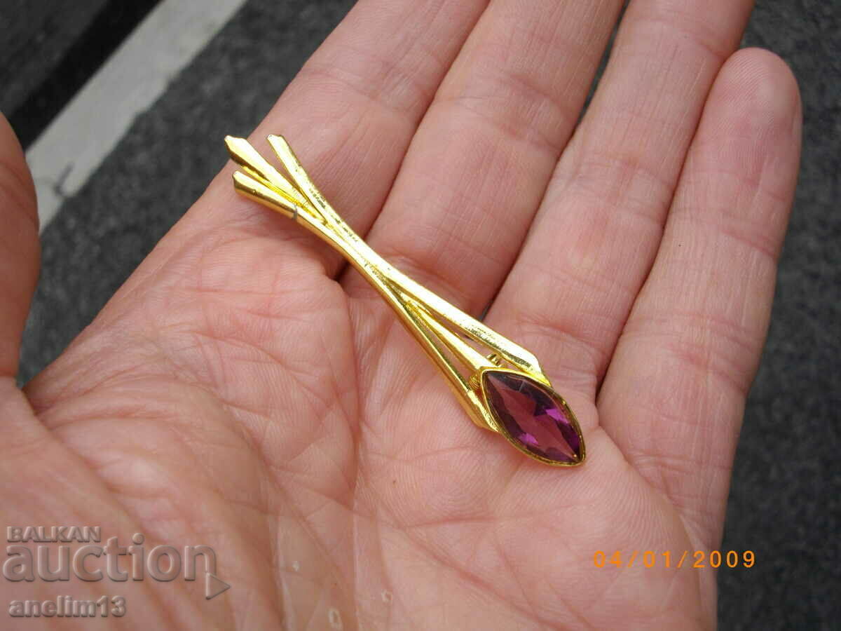 STARA brosa cu preț 20.00 BGN | € 10.23