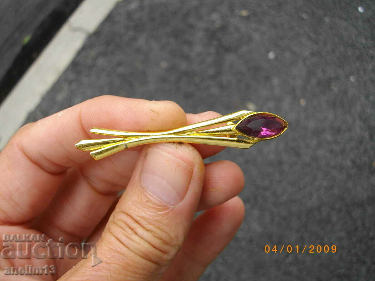 Delivery of OLD BROOCH Delivery of OLD BROOCH