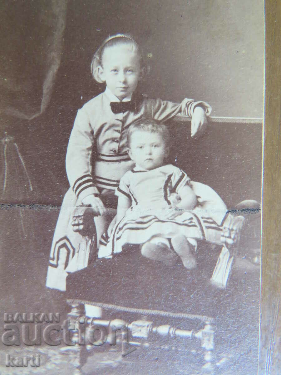 FOTOGRAFIE VECHE - CARTON - 1872 cu preț 14.99 BGN | € 7.66 FOTOGRAFIE VECHE - CARTON - 1872 cu preț 14.99 BGN | € 7.66