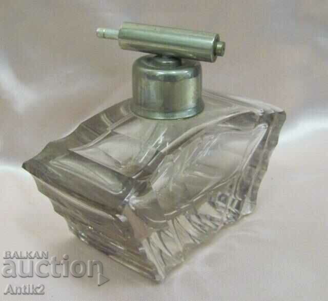 Auction 20s Antique Crystal Perfume Bottle Auction 20s Antique Crystal Perfume Bottle