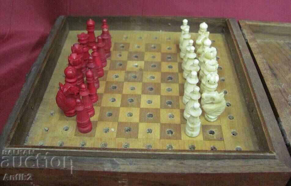 Delivery of Antique Mini Chess in a wooden box Delivery of Antique Mini Chess in a wooden box