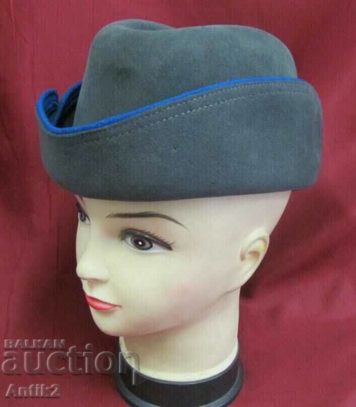 60-те Винтич Шапка за Стюардеса с цена 35.00 лв. | € 17.90 60-те Винтич Шапка за Стюардеса с цена 35.00 лв. | € 17.90