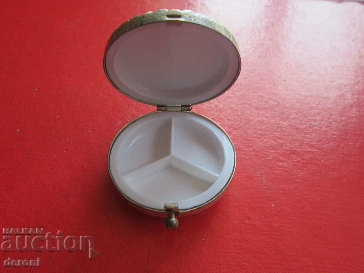 Bronze pill box 12 with price 10.00 BGN | € 5.11 Bronze pill box 12 with price 10.00 BGN | € 5.11