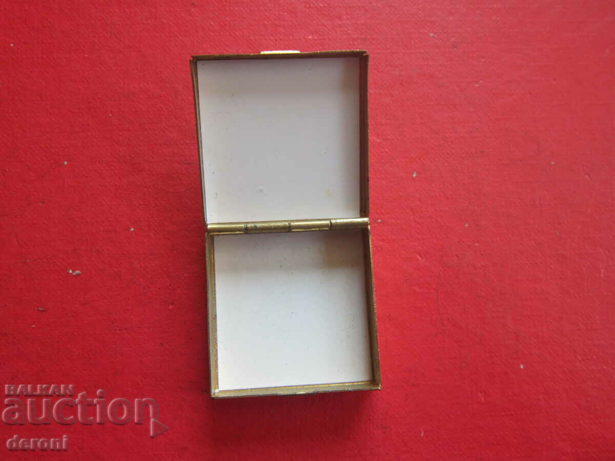 Auction Bronze pill box 14 Auction Bronze pill box 14