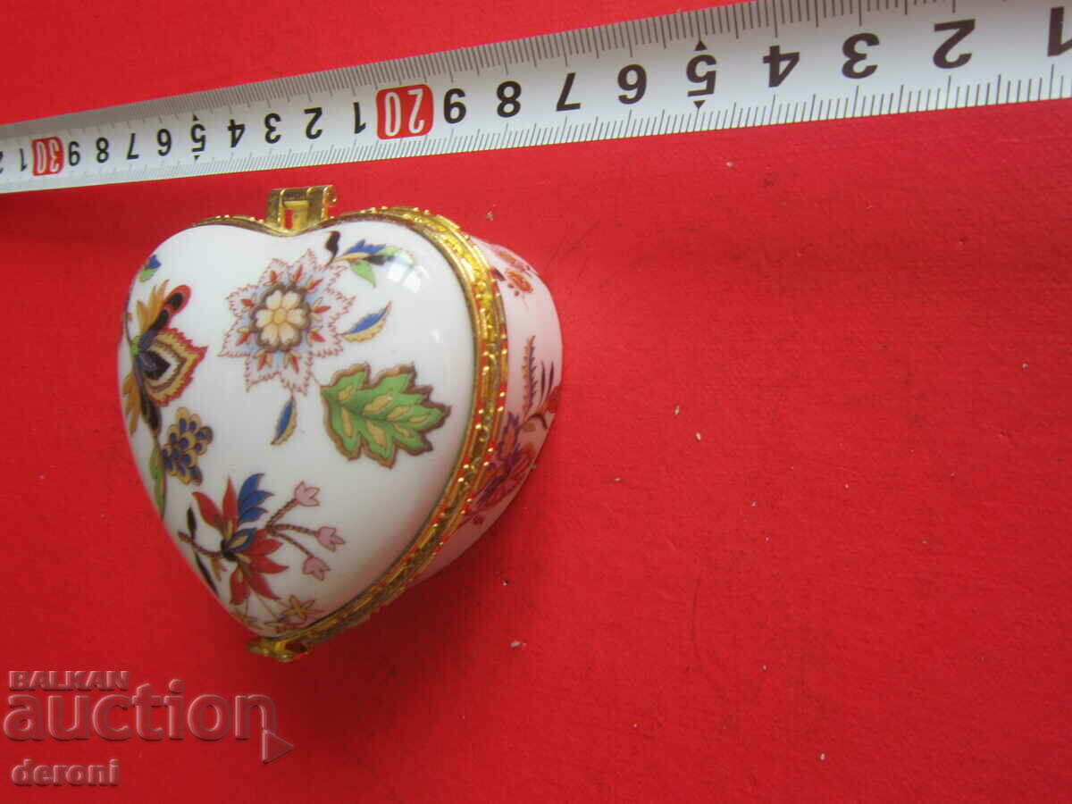 Cutie grozavă de bijuterii din porțelan cu preț 20.00 BGN | € 10.23