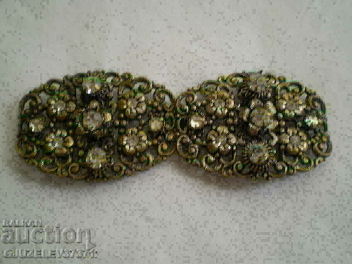 Delivery of children's women's belt buckle