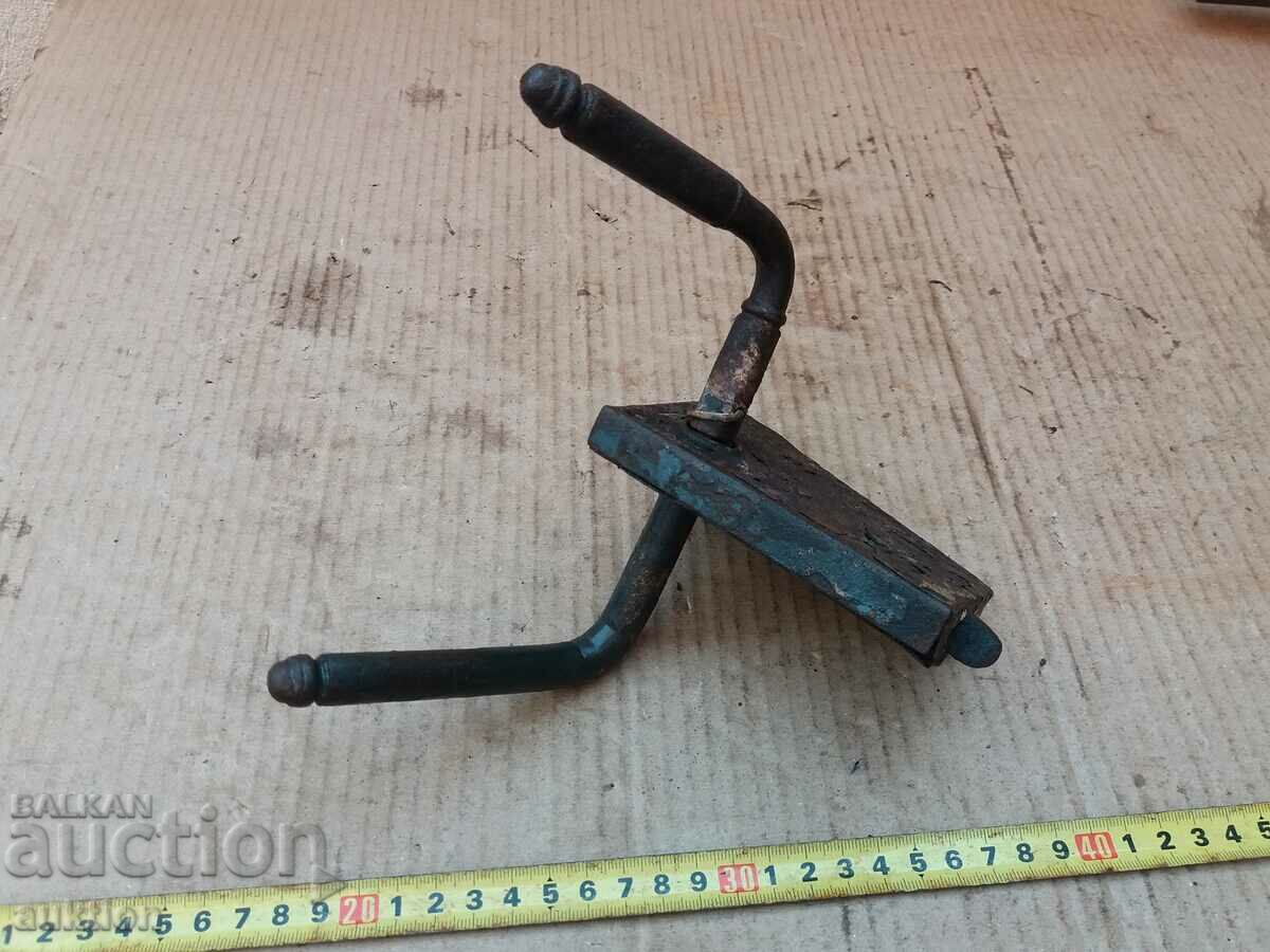 Delivery of OLD REVIVAL METAL LOCK