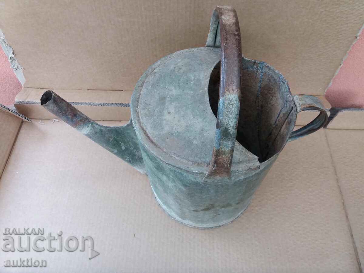 Auction OLD SOLID METAL WATERING MACHINE Auction OLD SOLID METAL WATERING MACHINE