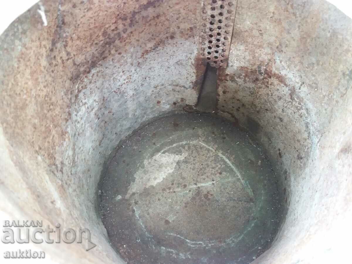 OLD SOLID METAL WATERING MACHINE - 6 OLD SOLID METAL WATERING MACHINE - 6