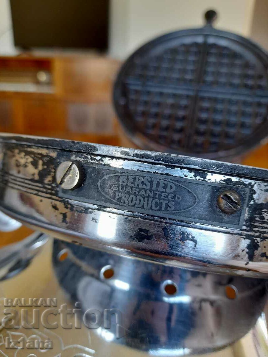 Auction Old Waffle Maker Bersted, waffle toaster Auction Old Waffle Maker Bersted, waffle toaster