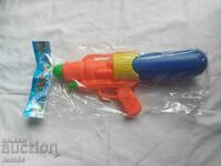 ВОДЕН ПИСТОЛЕТ - ЧИСТО НОВ