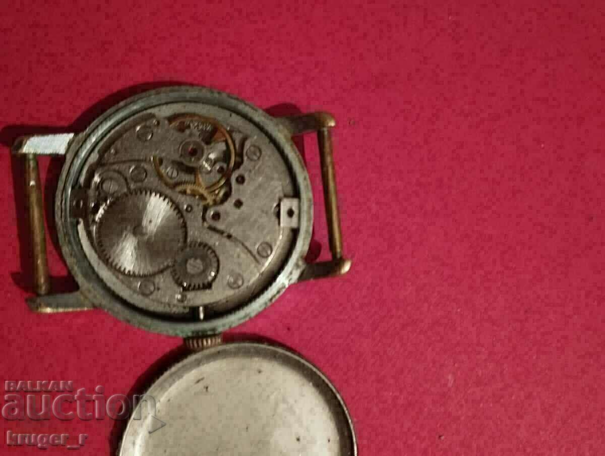 VICTORY clock. - 6 VICTORY clock. - 6