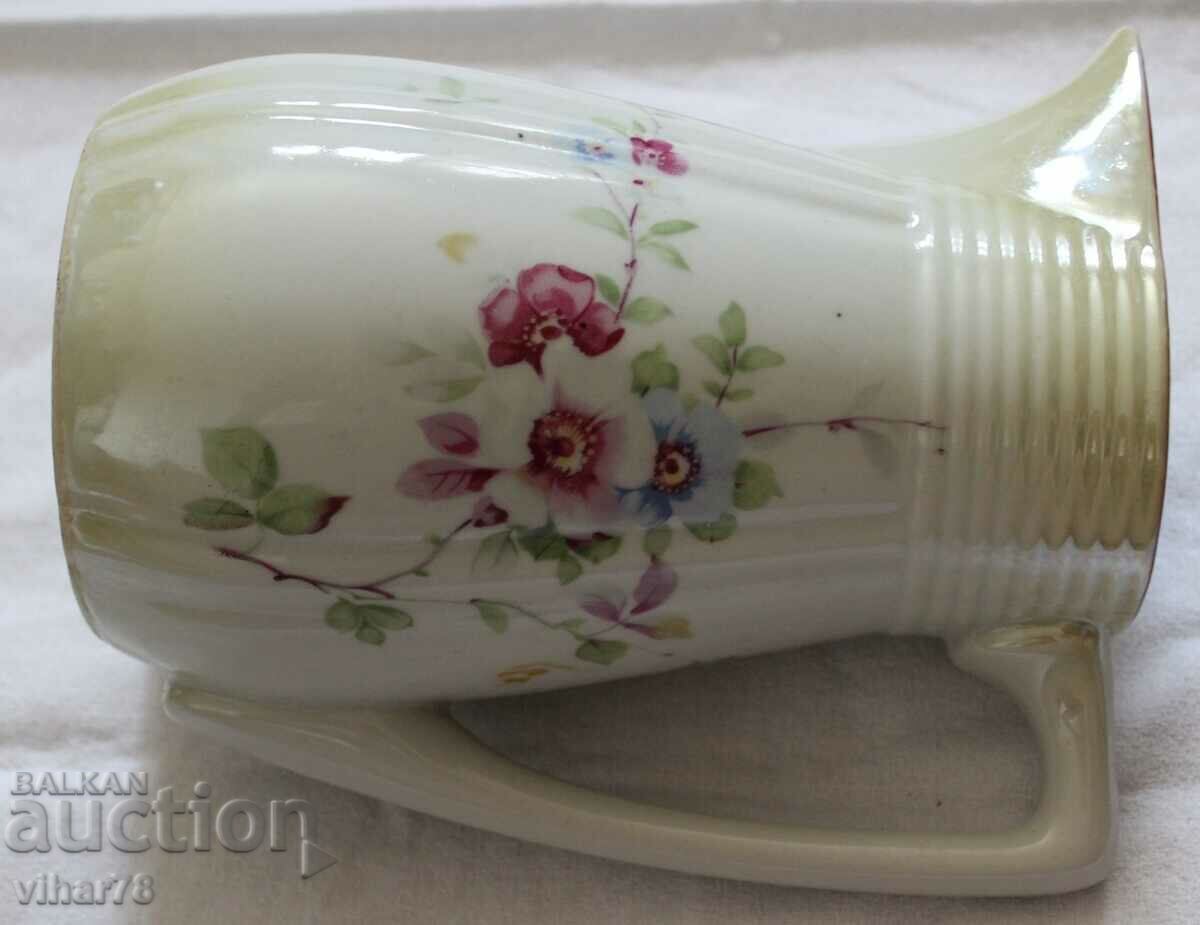 Delivery of OLD COOK-PORCELAIN HAS CRACKS Delivery of OLD COOK-PORCELAIN HAS CRACKS