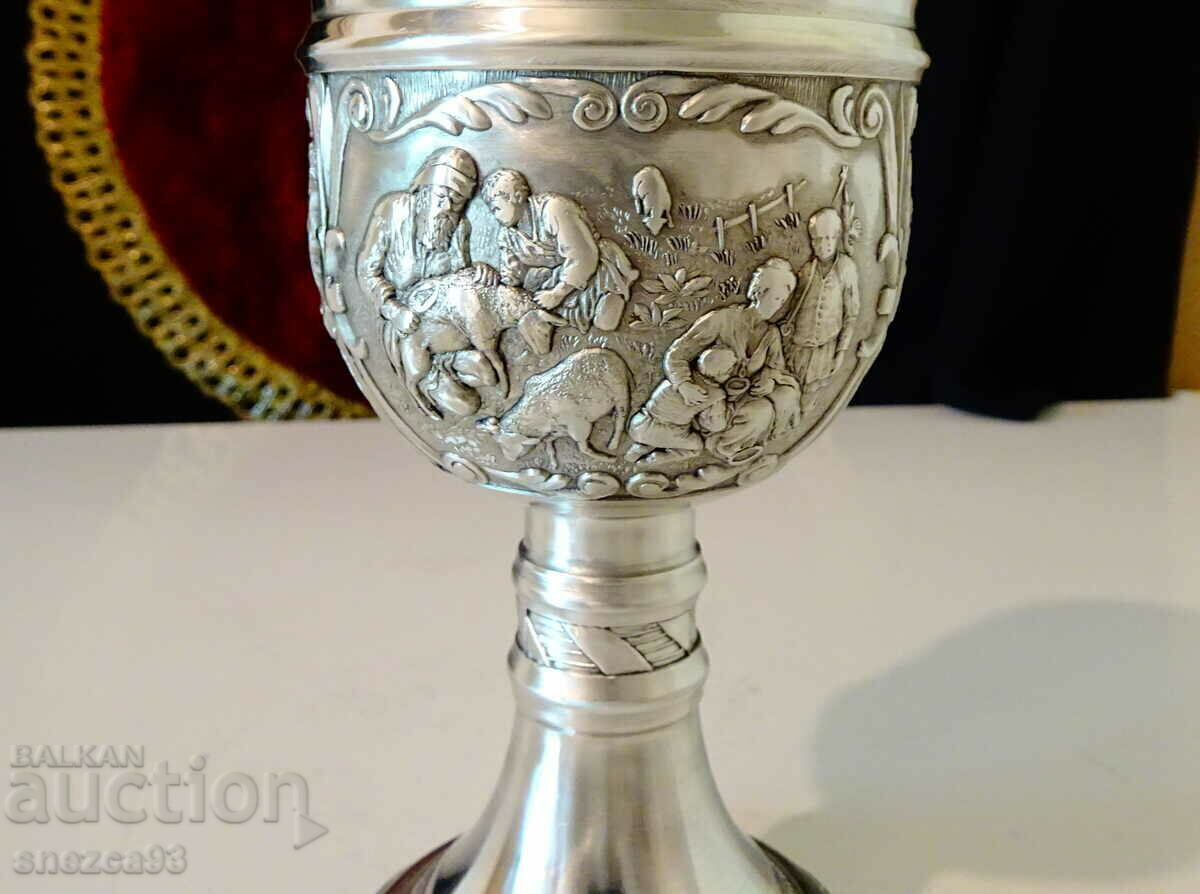 Калаен бокал за вино,битови селски картини. с цена 79.00 лв. | € 40.39 Калаен бокал за вино,битови селски картини. с цена 79.00 лв. | € 40.39