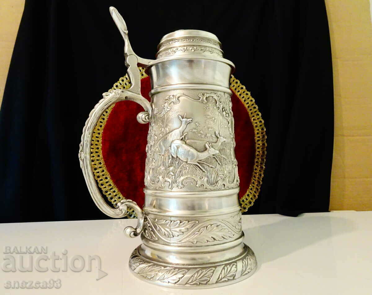 Τσιγκένια κούπα προς τιμή του κυνηγιού 1 κιλό. με τιμή 249.00 BGN | € 127.31